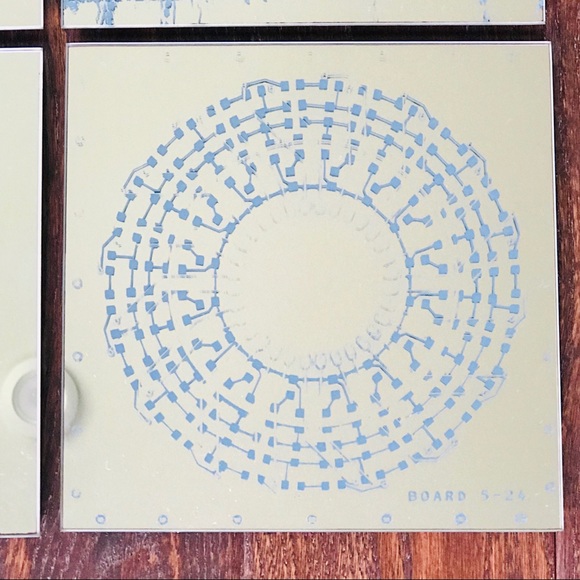 Set Of 4 Umbra Decorative Mirrors - Picture 5 of 8